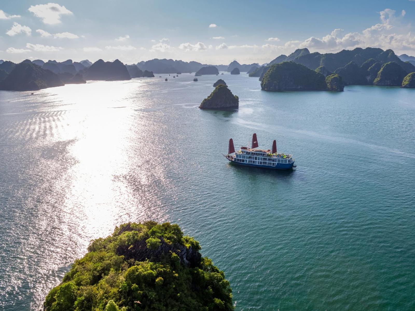 Halong Luxury Cruise Hotel Ха Лонг Екстериор снимка