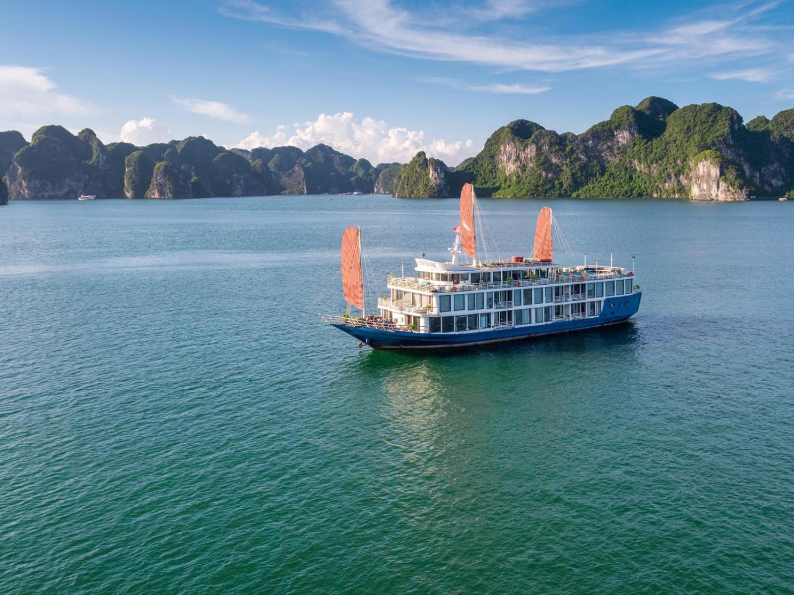Halong Luxury Cruise Hotel Ха Лонг Екстериор снимка
